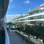Apto Em Cond. C/ Acesso A Praia E Piscina Ave0232