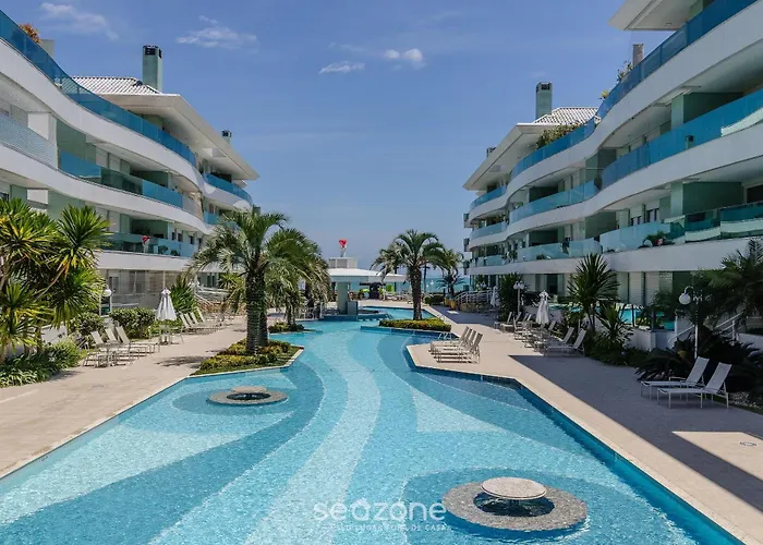 Apto Em Cond. C/ Acesso A Praia E Piscina Ave0232