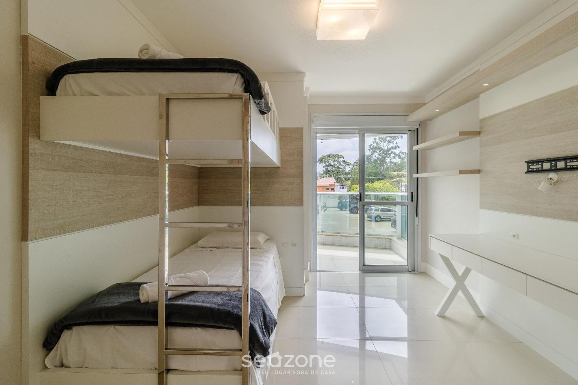 Apto Em Cond. C/ Acesso A E Piscina Ave0232
